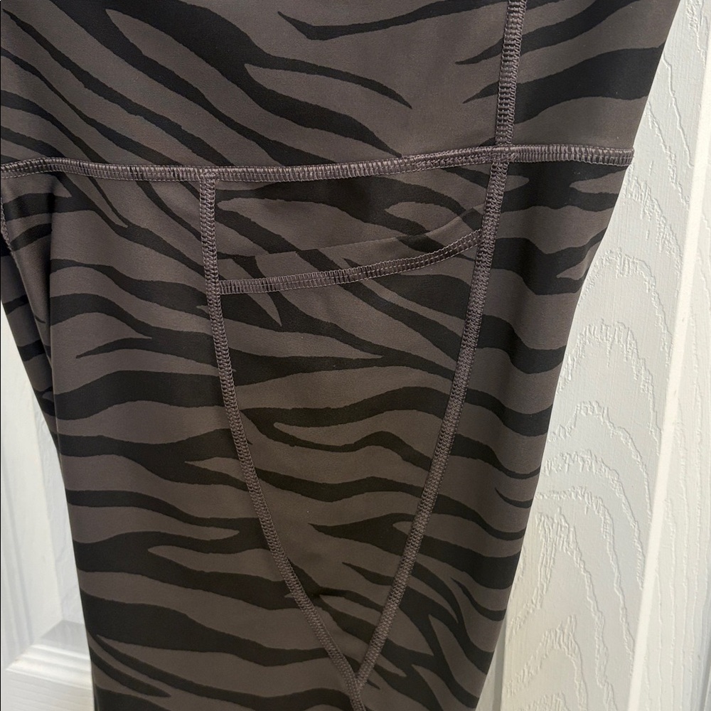 Old Navy Black and Gray Zebra Print Leggings - Picture 8 of 10
